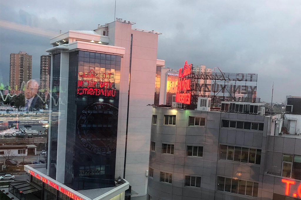 ما الذي ستضيفه لك جامعة يني يوزيل بعيداً عن المنهج الدراسي ؟