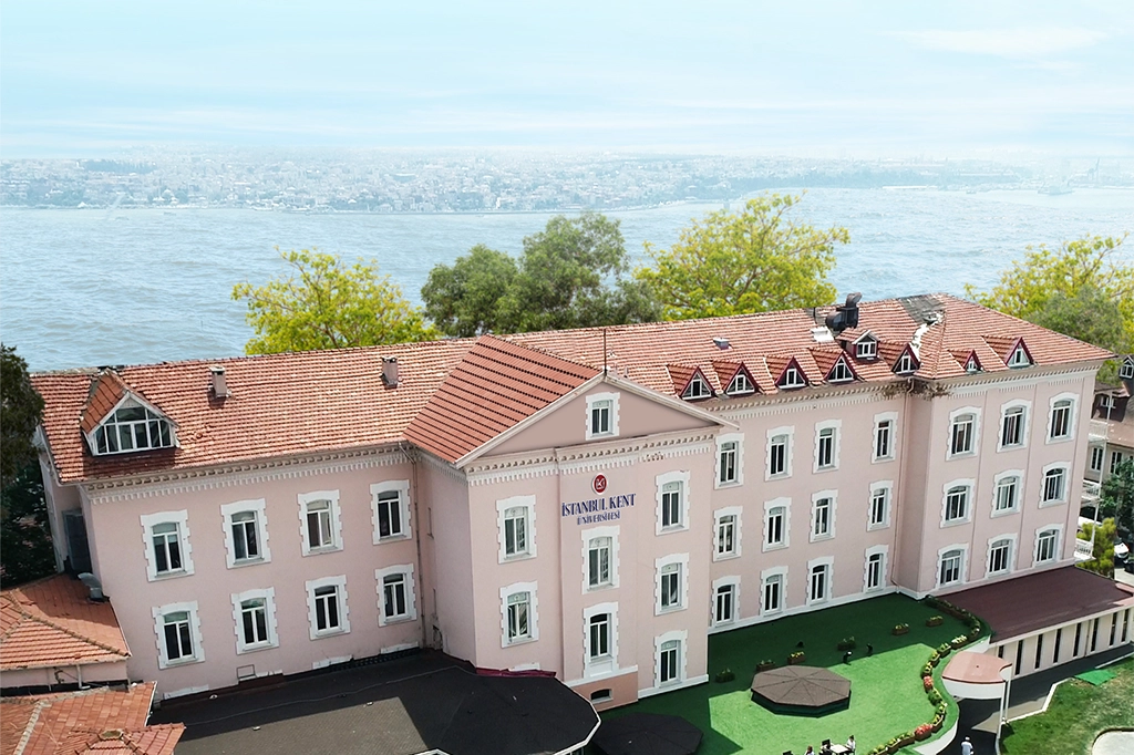 مميزات الدراسة في جامعة كينت؟​