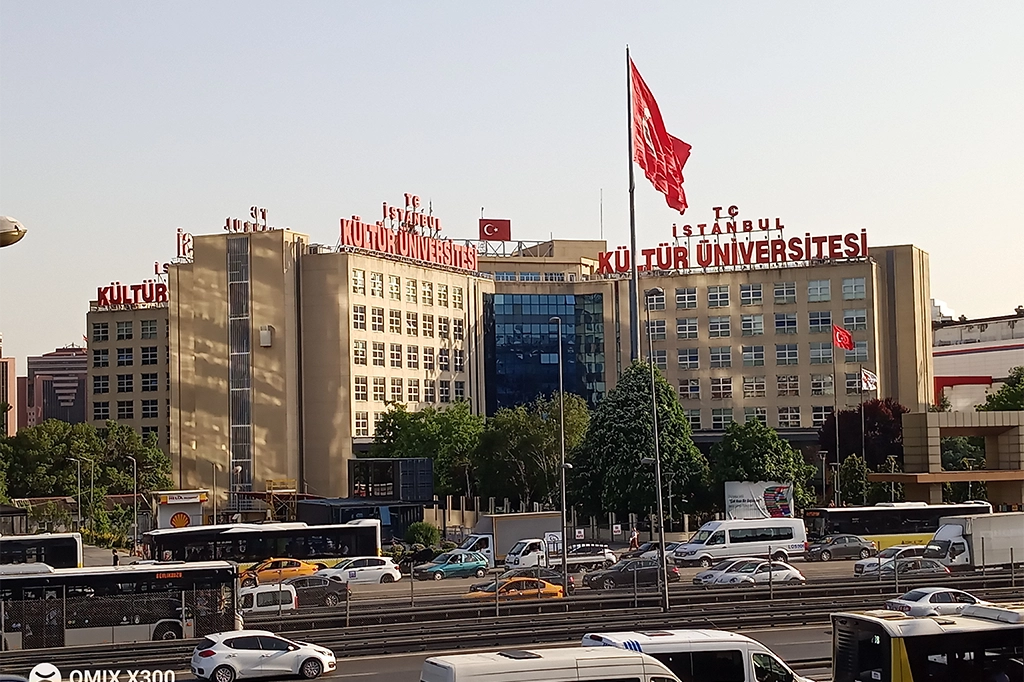 جامعة اسطنبول كولتور