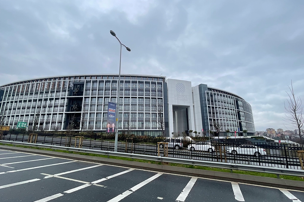 معلومات عن جامعة ميديبول ​