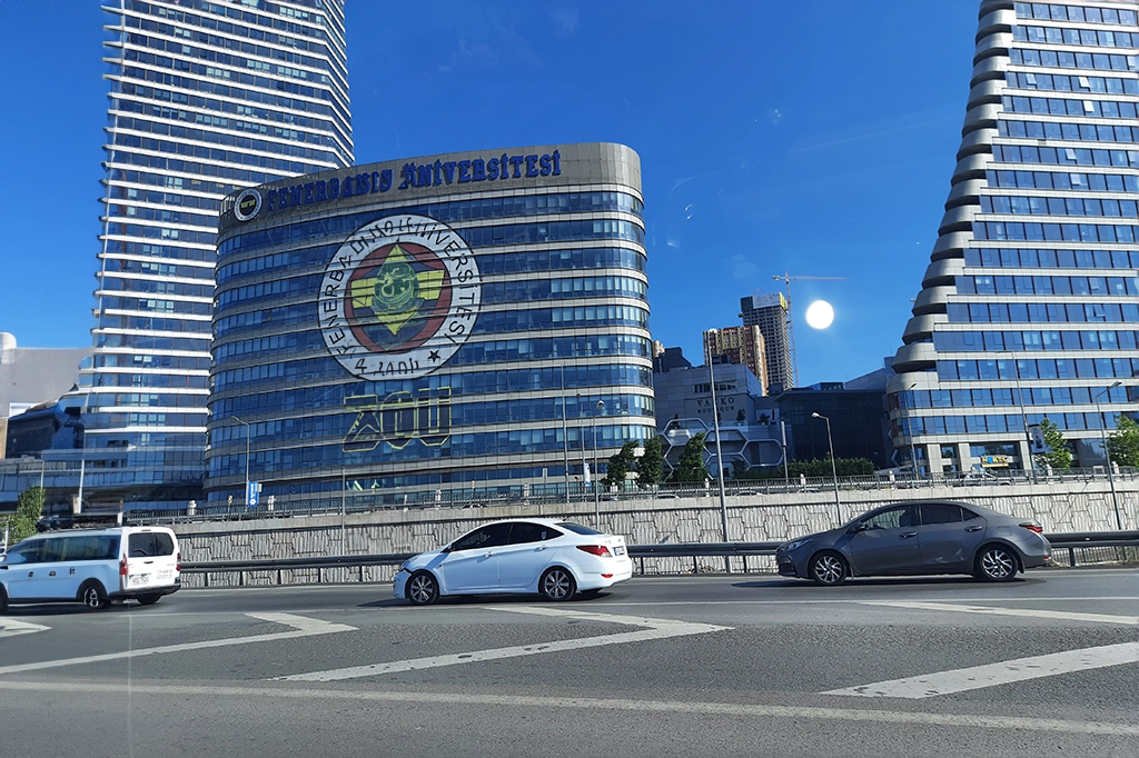 حققت الجامعة إنجازات هائلة:​