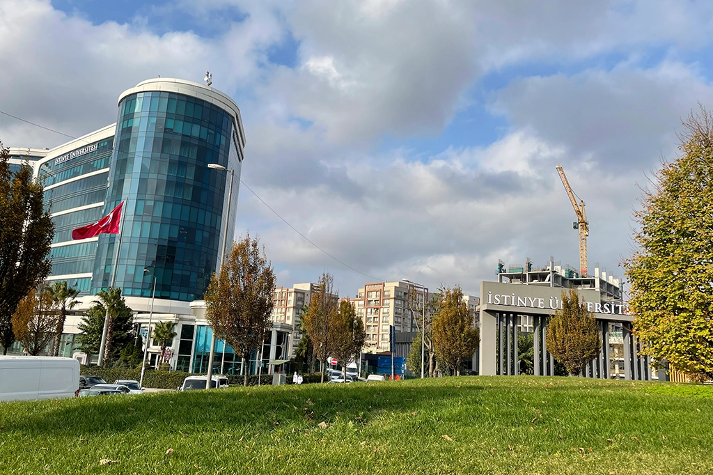 جامعة استينيا