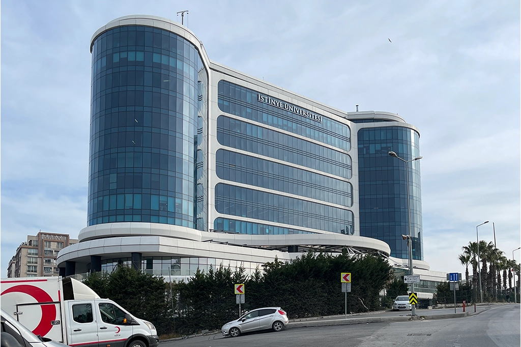 جامعة استينيا